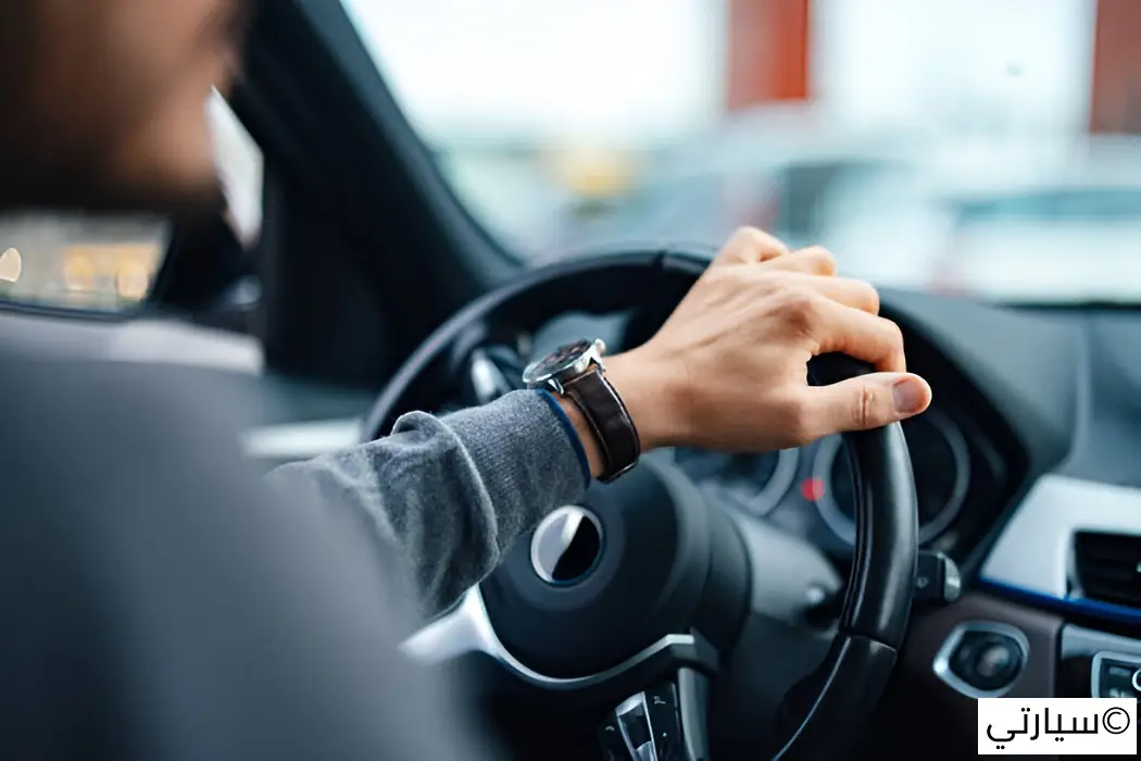 عجلة قيادة السيارة