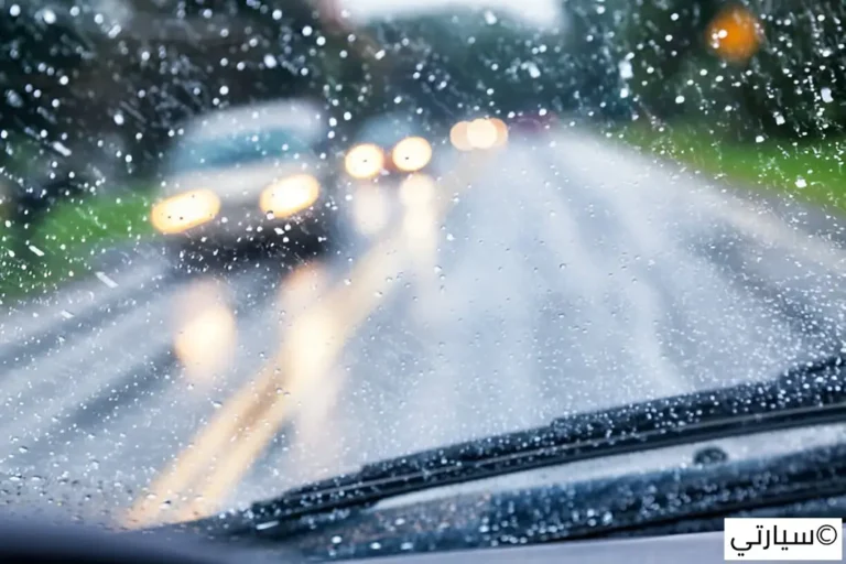 القيادة تحت المطر