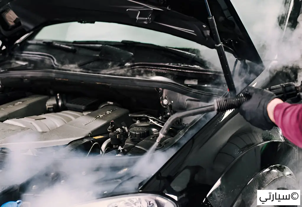 تنظيف محرك السيارة